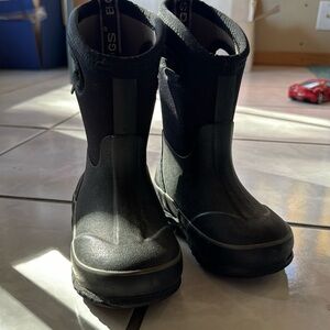 Unisex or Boys Toddler Size 8 Bogs Winter Boots